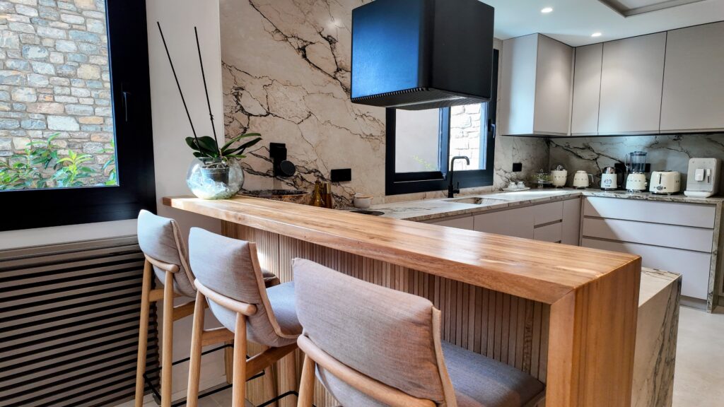 PIRINHOUSE ANDORRA Telèfon: +376 367 246 pirinhouse@pirinhouse.com https://pirinhouse.com/ https://domotica-electricitat-andorra.com/ 