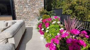 Instalaciones domóticas en andorra. Pirinhouse.com T.+376367246 ¿Vives en Andorra y quieres llevar tu vivienda al siguiente nivel de confort, comodidad y seguridad? La domótica es la solución perfecta para apartamentos y chalets que buscan eficiencia, ahorro y tecnología adaptada a la vida moderna. Instalar sistemas domóticos en tu hogar no solo mejora la calidad de vida, sino que también incrementa el valor de tu vivienda y te permite gestionar todos los aspectos de tu casa desde tu móvil o tablet. Ventajas de instalar domótica en tu apartamento o chalet en Andorra. Telèfon: +376 367 246 Ahorro energético real: Controla la calefacción, iluminación y electrodomésticos para optimizar consumos y reducir costes. Seguridad avanzada: Sistemas de alarmas inteligentes, cámaras de videovigilancia, sensores de movimiento y acceso remoto para máxima tranquilidad, estés donde estés. Comodidad total: Automatiza luces, persianas, climatización o riego del jardín según tus rutinas y preferencias. Gestión a distancia: Controla todas las funciones del hogar desde tu teléfono inteligente, incluso si te encuentras fuera de Andorra o en otro país. Valor añadido: Tu propiedad se revaloriza con una instalación domótica profesional, atractiva tanto para alquiler turístico como para venta futura. Servicios adaptados a cada cliente, podemos mostrarles chalet muestra con todos los avances en DOMÓTICA. Telèfon: +376 367 246 Ofrecemos asesoría y proyectos 100 % personalizados, adaptados a las necesidades y estilo de vida de cada cliente en Andorra. Desde domótica básica para controlar la iluminación o la climatización hasta proyectos integrales para viviendas de lujo, gestionamos todo el proceso: estudio previo, proyecto, instalación, puesta en marcha y soporte postventa. ¿Por qué contratar a profesionales especialistas en domótica en Andorra? Telèfon: +376 367 246 Amplia experiencia en instalaciones domóticas para climas de alta montaña y tipologías de viviendas propias del Principado. Equipos certificados y con marcas líderes en el sector. Soporte local cercano y mantenimiento adaptado a clientes extranjeros. Contacta y descubre una nueva forma de vivir en Andorra. Telèfon: +376 367 246 Solicita ya tu estudio gratuito y sin compromiso. Descubre las posibilidades de convertir tu apartamento o chalet en una vivienda inteligente, eficiente y cómoda. Llama hoy o rellena nuestro formulario, y empieza a disfrutar de todas las ventajas de la domótica en Andorra. Vive tu hogar con tecnología, seguridad y confort prémium.