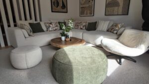 Instalaciones domóticas en andorra. Pirinhouse.com T.+376367246 ¿Vives en Andorra y quieres llevar tu vivienda al siguiente nivel de confort, comodidad y seguridad? La domótica es la solución perfecta para apartamentos y chalets que buscan eficiencia, ahorro y tecnología adaptada a la vida moderna. Instalar sistemas domóticos en tu hogar no solo mejora la calidad de vida, sino que también incrementa el valor de tu vivienda y te permite gestionar todos los aspectos de tu casa desde tu móvil o tablet. Ventajas de instalar domótica en tu apartamento o chalet en Andorra. Telèfon: +376 367 246 Ahorro energético real: Controla la calefacción, iluminación y electrodomésticos para optimizar consumos y reducir costes. Seguridad avanzada: Sistemas de alarmas inteligentes, cámaras de videovigilancia, sensores de movimiento y acceso remoto para máxima tranquilidad, estés donde estés. Comodidad total: Automatiza luces, persianas, climatización o riego del jardín según tus rutinas y preferencias. Gestión a distancia: Controla todas las funciones del hogar desde tu teléfono inteligente, incluso si te encuentras fuera de Andorra o en otro país. Valor añadido: Tu propiedad se revaloriza con una instalación domótica profesional, atractiva tanto para alquiler turístico como para venta futura. Servicios adaptados a cada cliente, podemos mostrarles chalet muestra con todos los avances en DOMÓTICA. Telèfon: +376 367 246 Ofrecemos asesoría y proyectos 100 % personalizados, adaptados a las necesidades y estilo de vida de cada cliente en Andorra. Desde domótica básica para controlar la iluminación o la climatización hasta proyectos integrales para viviendas de lujo, gestionamos todo el proceso: estudio previo, proyecto, instalación, puesta en marcha y soporte postventa. ¿Por qué contratar a profesionales especialistas en domótica en Andorra? Telèfon: +376 367 246 Amplia experiencia en instalaciones domóticas para climas de alta montaña y tipologías de viviendas propias del Principado. Equipos certificados y con marcas líderes en el sector. Soporte local cercano y mantenimiento adaptado a clientes extranjeros. Contacta y descubre una nueva forma de vivir en Andorra. Telèfon: +376 367 246 Solicita ya tu estudio gratuito y sin compromiso. Descubre las posibilidades de convertir tu apartamento o chalet en una vivienda inteligente, eficiente y cómoda. Llama hoy o rellena nuestro formulario, y empieza a disfrutar de todas las ventajas de la domótica en Andorra. Vive tu hogar con tecnología, seguridad y confort prémium.