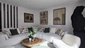 Instalaciones domóticas en andorra. Pirinhouse.com T.+376367246 ¿Vives en Andorra y quieres llevar tu vivienda al siguiente nivel de confort, comodidad y seguridad? La domótica es la solución perfecta para apartamentos y chalets que buscan eficiencia, ahorro y tecnología adaptada a la vida moderna. Instalar sistemas domóticos en tu hogar no solo mejora la calidad de vida, sino que también incrementa el valor de tu vivienda y te permite gestionar todos los aspectos de tu casa desde tu móvil o tablet. Ventajas de instalar domótica en tu apartamento o chalet en Andorra. Telèfon: +376 367 246 Ahorro energético real: Controla la calefacción, iluminación y electrodomésticos para optimizar consumos y reducir costes. Seguridad avanzada: Sistemas de alarmas inteligentes, cámaras de videovigilancia, sensores de movimiento y acceso remoto para máxima tranquilidad, estés donde estés. Comodidad total: Automatiza luces, persianas, climatización o riego del jardín según tus rutinas y preferencias. Gestión a distancia: Controla todas las funciones del hogar desde tu teléfono inteligente, incluso si te encuentras fuera de Andorra o en otro país. Valor añadido: Tu propiedad se revaloriza con una instalación domótica profesional, atractiva tanto para alquiler turístico como para venta futura. Servicios adaptados a cada cliente, podemos mostrarles chalet muestra con todos los avances en DOMÓTICA. Telèfon: +376 367 246 Ofrecemos asesoría y proyectos 100 % personalizados, adaptados a las necesidades y estilo de vida de cada cliente en Andorra. Desde domótica básica para controlar la iluminación o la climatización hasta proyectos integrales para viviendas de lujo, gestionamos todo el proceso: estudio previo, proyecto, instalación, puesta en marcha y soporte postventa. ¿Por qué contratar a profesionales especialistas en domótica en Andorra? Telèfon: +376 367 246 Amplia experiencia en instalaciones domóticas para climas de alta montaña y tipologías de viviendas propias del Principado. Equipos certificados y con marcas líderes en el sector. Soporte local cercano y mantenimiento adaptado a clientes extranjeros. Contacta y descubre una nueva forma de vivir en Andorra. Telèfon: +376 367 246 Solicita ya tu estudio gratuito y sin compromiso. Descubre las posibilidades de convertir tu apartamento o chalet en una vivienda inteligente, eficiente y cómoda. Llama hoy o rellena nuestro formulario, y empieza a disfrutar de todas las ventajas de la domótica en Andorra. Vive tu hogar con tecnología, seguridad y confort prémium.